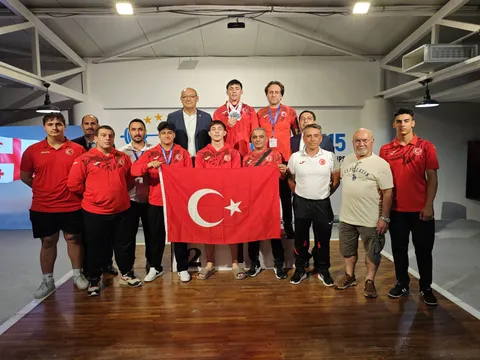 Genç halterci Yiğithan Eroğlu bir başarıya daha imza attı
