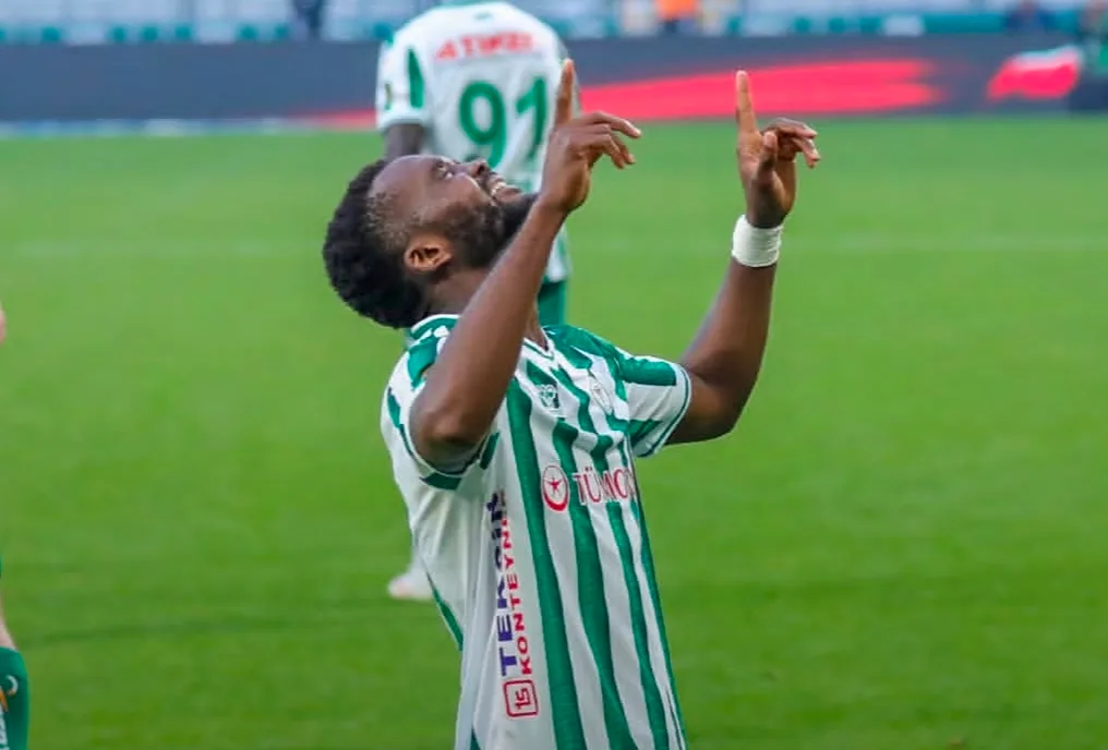 Awaziem sahneye çıktı  Bahadır kalesini kapattı!