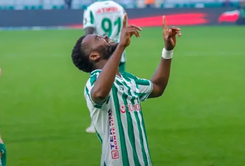 Awaziem sahneye çıktı  Bahadır kalesini kapattı!