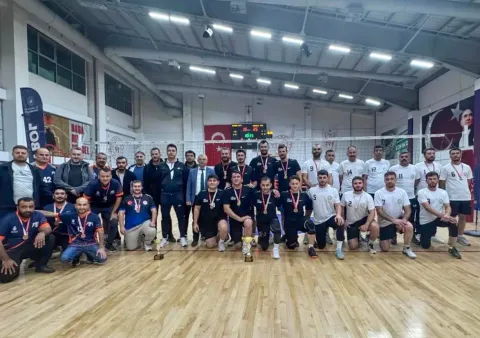 Meram Belediyesi Voleybol Takımı Konya ikincisi oldu