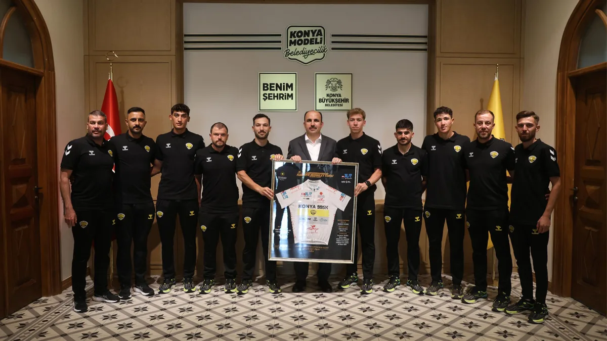 Beyaz Forma Başkan Altay'a Takdim Edildi